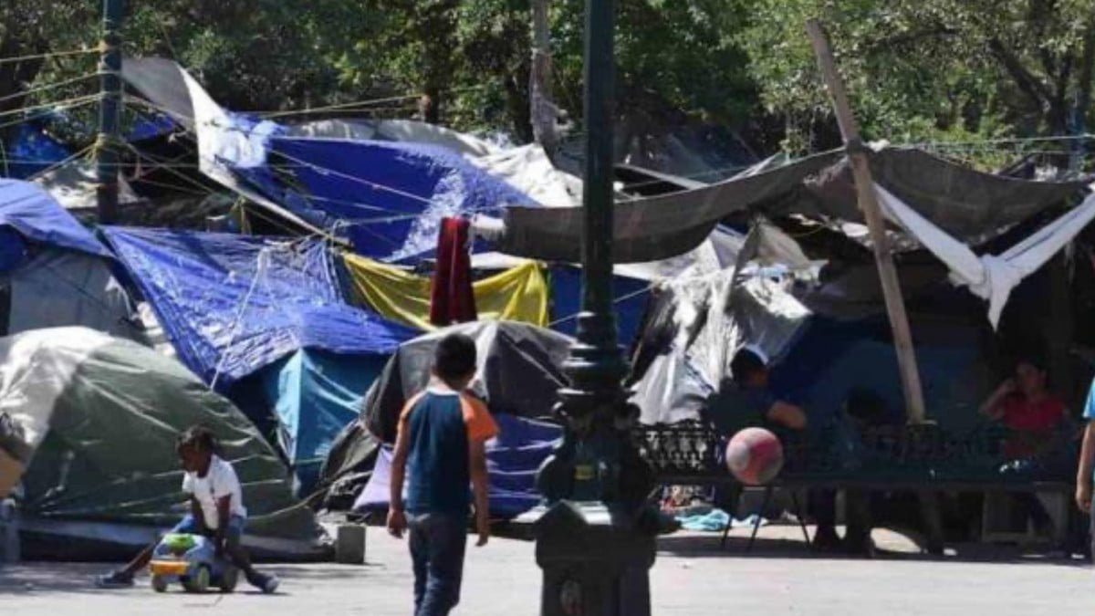 Migrantes de Reynosa sufren por temperaturas extremas que superan los 40 grados