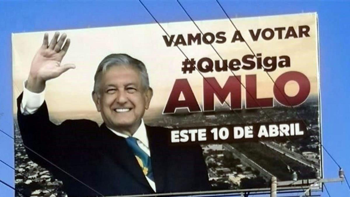Ordena INE retirar propaganda a favor de AMLO en todo el país