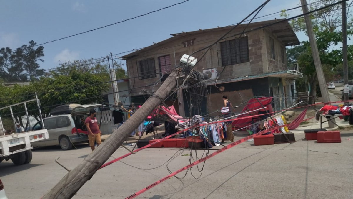 Mujer resulta herida en rodante de Cd Madero al caerle toldo en la cabeza