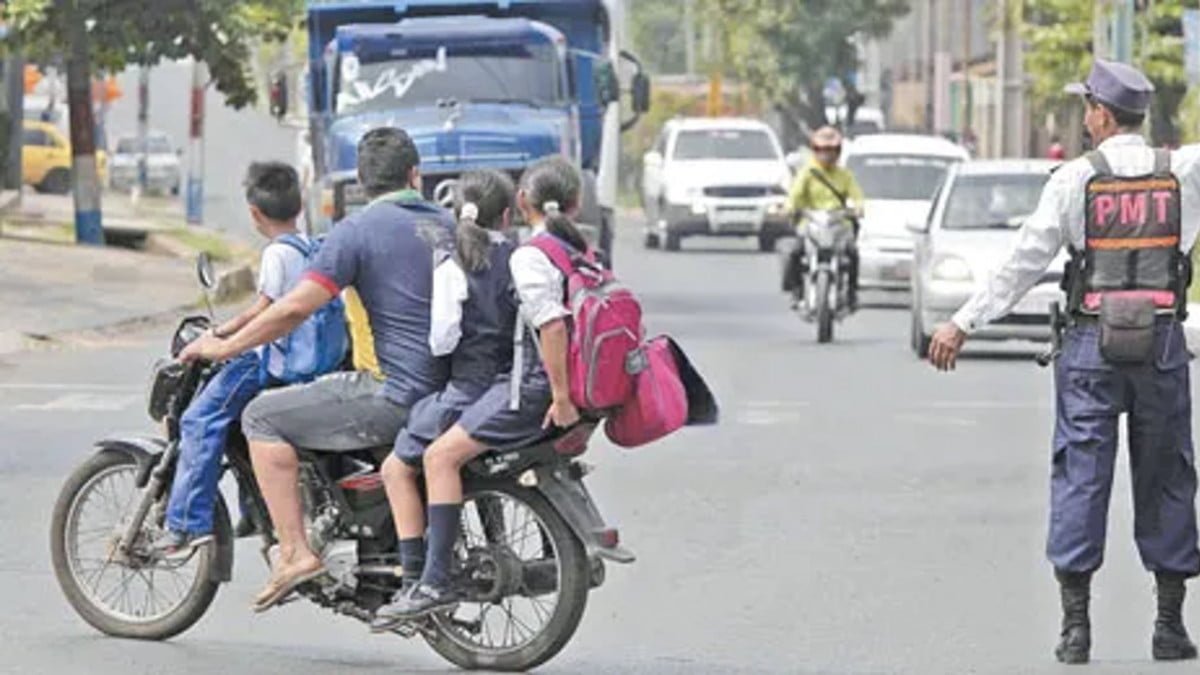 Supervisarán a motos donde viajen familias completas sin medidas de protección