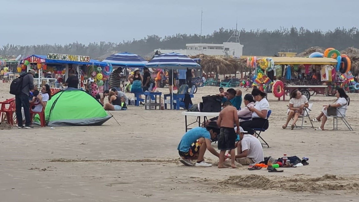 Acuden más de 60 mil paseantes a Playa Miramar durante fin de semana