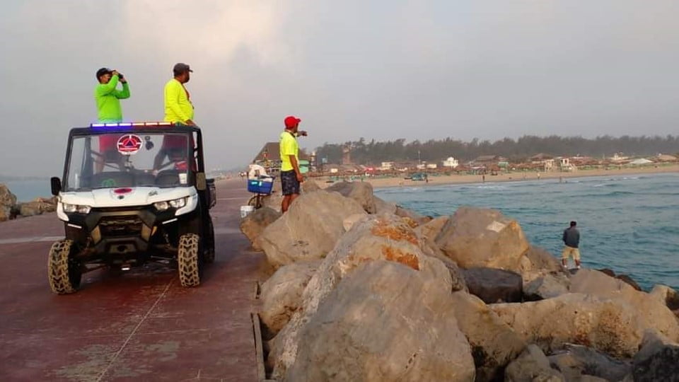 Joven sigue desaparecido en Playa Miramar, fue visto por última vez en las escolleras