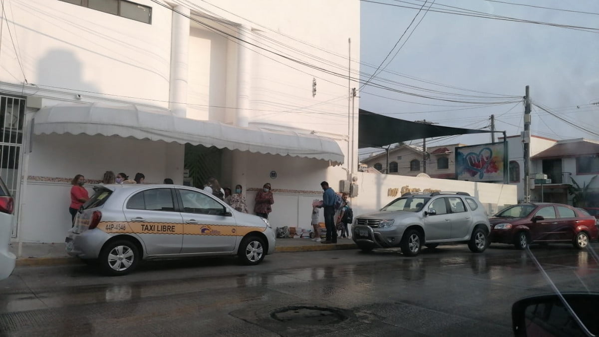 Se quedan sin clases estudiantes de escuela particular porque  extravían las llaves
