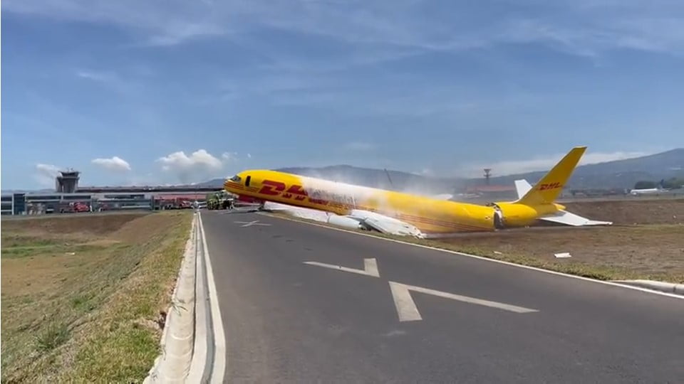Avión DHL se parte en dos luego de realizar aterrizaje de emergencia