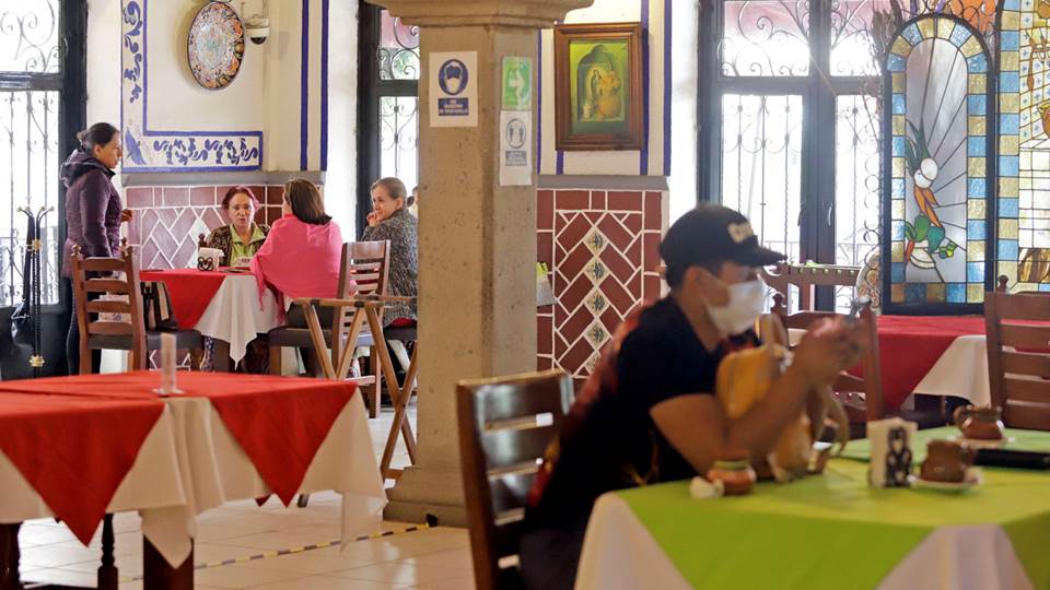 Aguantan restauranteros aumento de precios en frontera