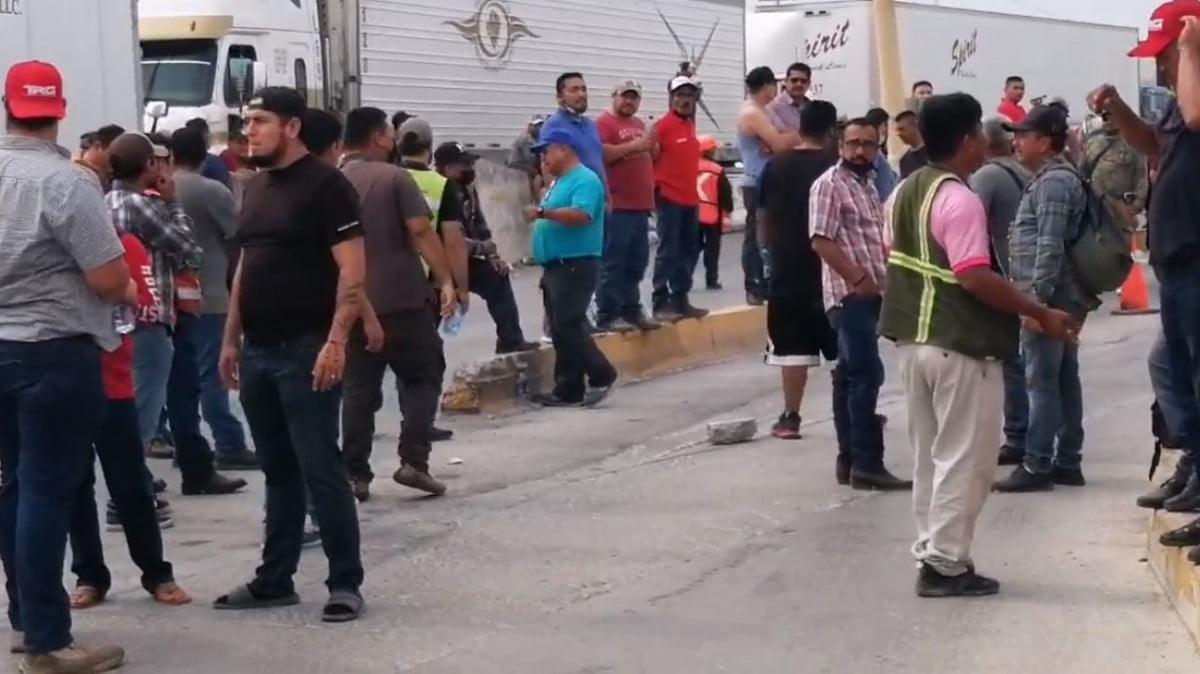 Transportistas bloquean Puente Internacional de Pharr