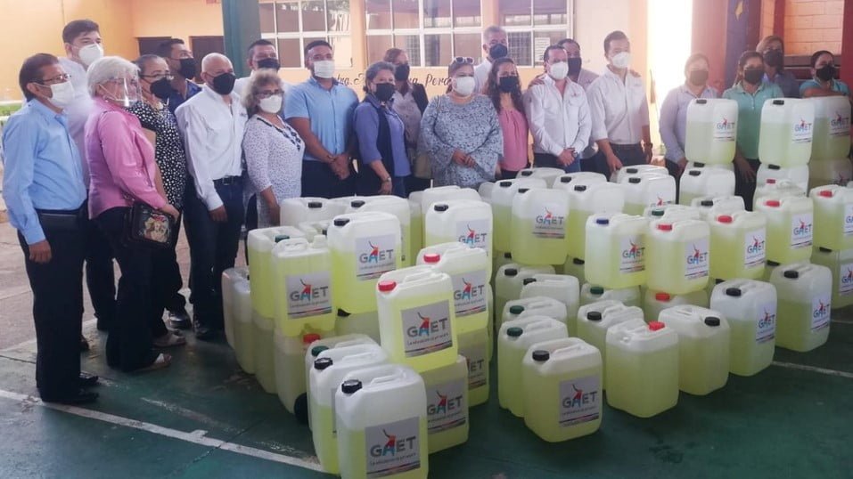 Dona IP 2 mil litros de cloro a 100 escuelas del sur de Tamaulipas