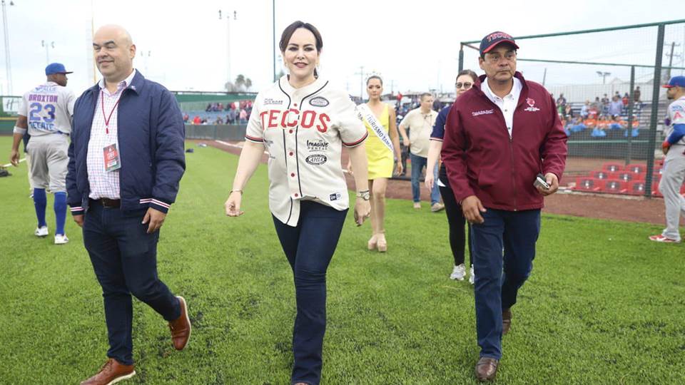 Disfrutan neolaredenses primer juego de los Tecolotes de los Dos Laredos