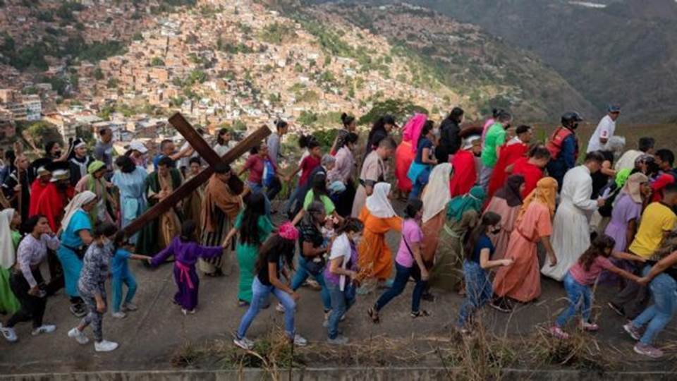 Muere joven en el Viacrucis y su mamá fallece al recibir la noticia