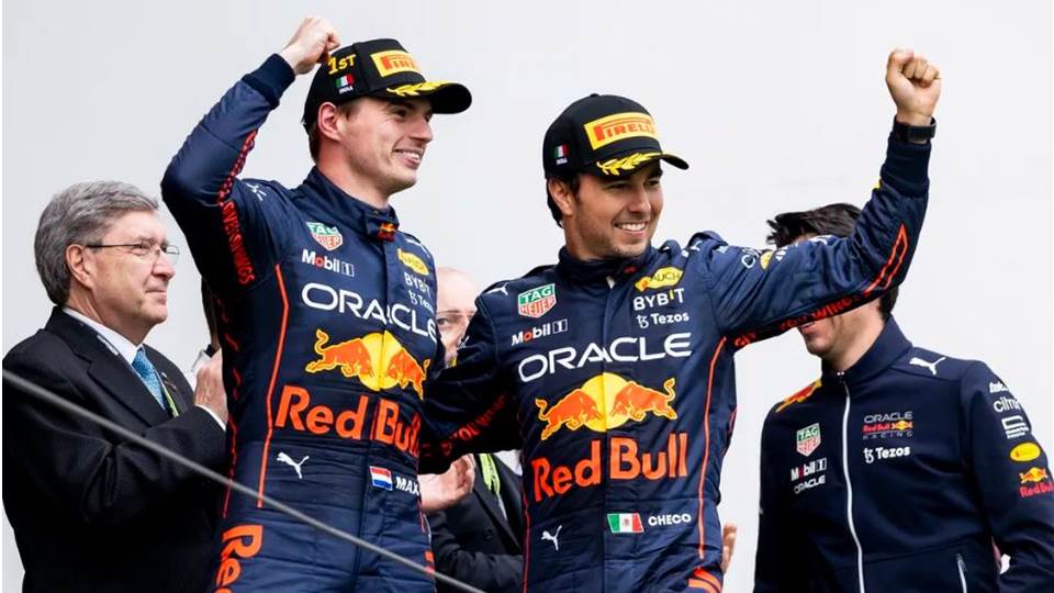 Checo Pérez finaliza en el segundo lugar; Max Verstappen gana el Gran Premio de Imola