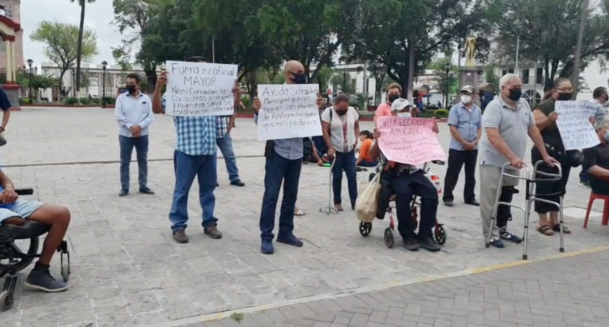 Se manifiestan jubilados matamorenses, exigen aumento en sus pensiones