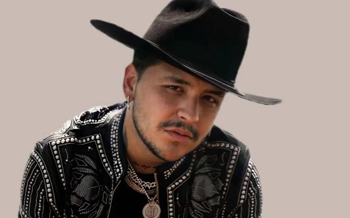 Christian Nodal sufre accidente en pleno concierto; “Hoy besé el escenario”