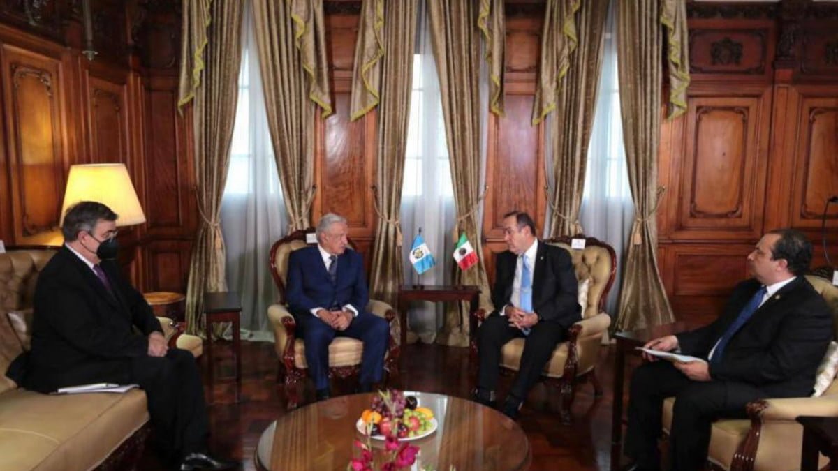AMLO incorporará a 25 mil guatemaltecos al IMSS
