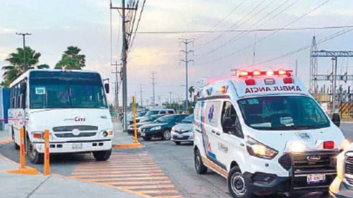 Sufre infarto rumbo a su trabajo y muere en el autobús