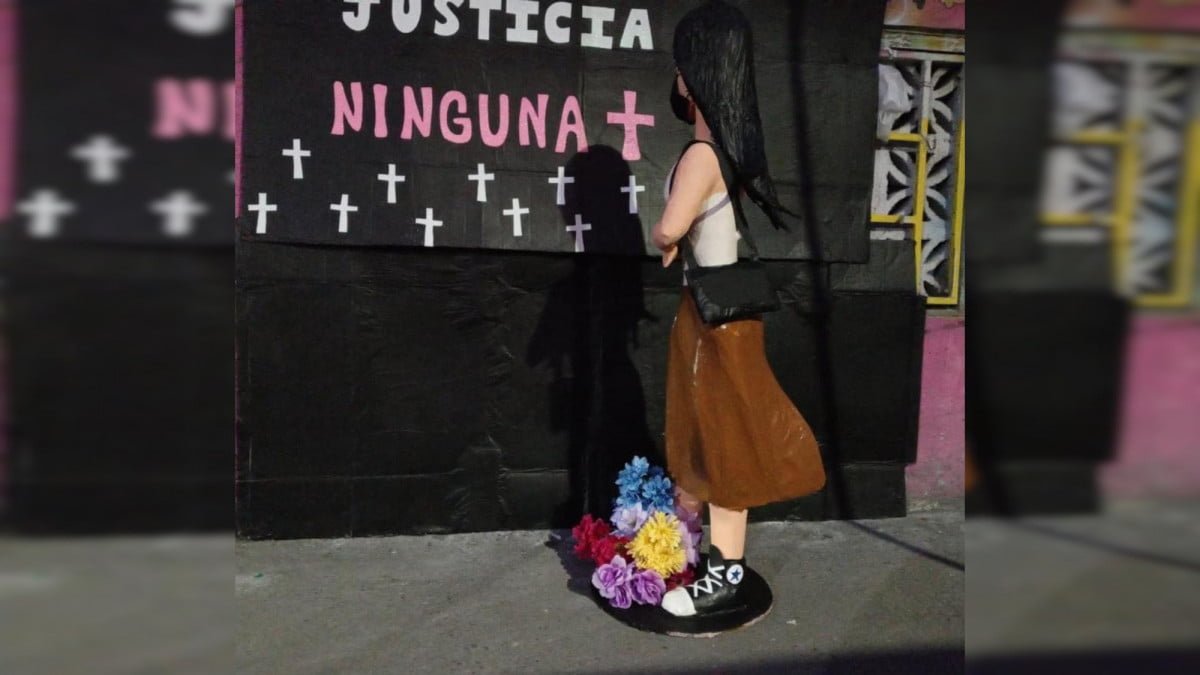 Elaboran piñata en honor a Debanhi