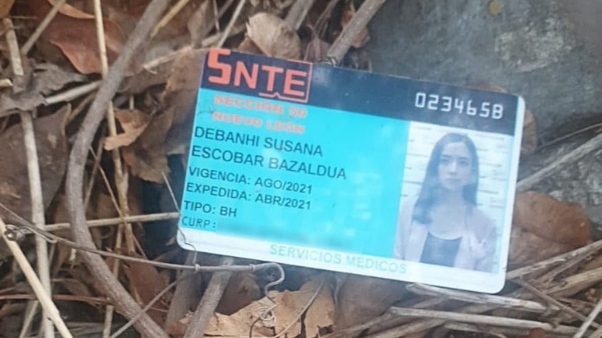 Hallan credencial de Debanhi en jardinera de condominio