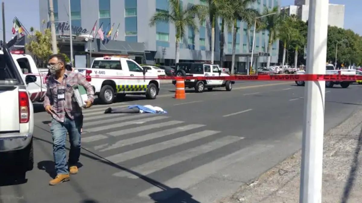 Muere mujer atropellada por transporte público