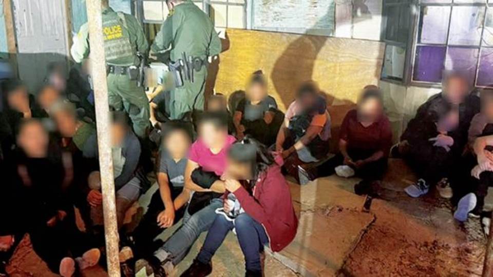 63 migrantes en Laredo, Texas son detenidos entre ellos viajaban menores solos