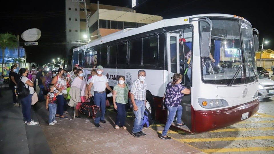 Altamirenses son trasladados a Nuevo León para operación de cataratas