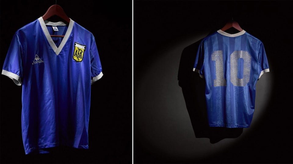 Subastan camiseta de Maradona en cantidad record nunca antes ofertada