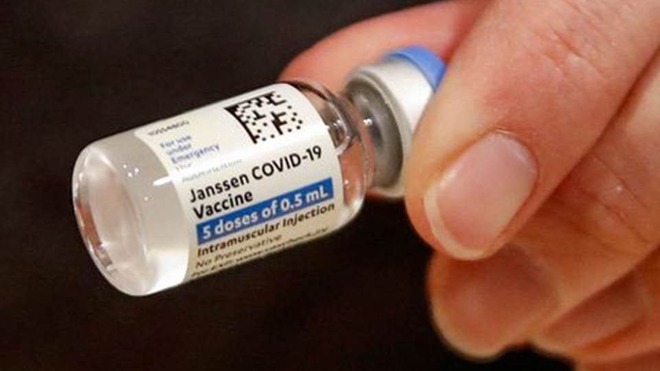 Limita Estados Unidos el uso de vacuna contra COVID de J&J por trombos
