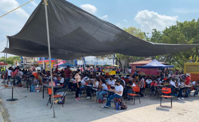 Malas condiciones en primaria de Gonzáles obligan a alumnos a tomar clases al exterior