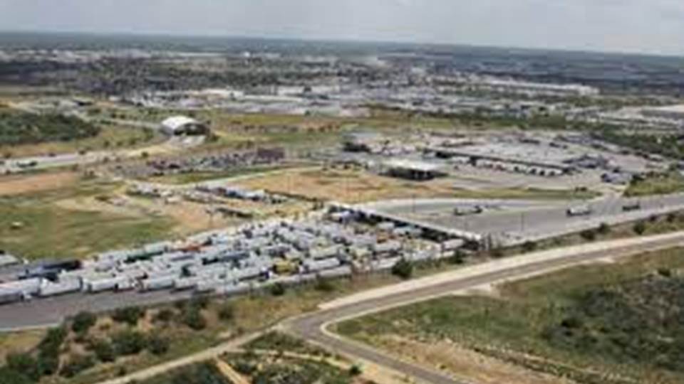 Aumentan cruce de mercancías por Puente 3