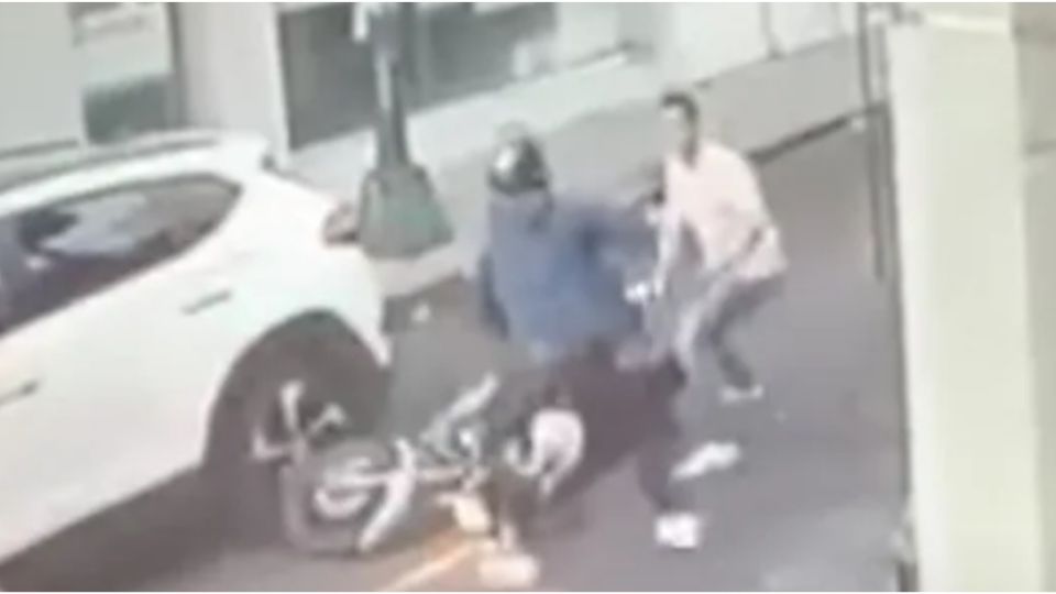 ¡Héroe! Ciudadano teclea a ladrón que intentaba fugarse con 182 mil pesos