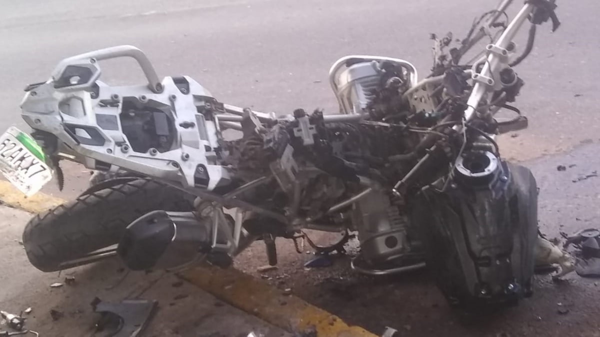 Mueren dos jóvenes al impactar sus motocicletas de frente en carrera clandestina
