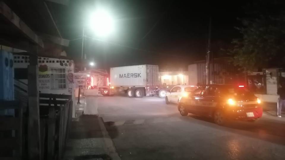 Traileros siguen ingresando a fraccionamientos de Altamira