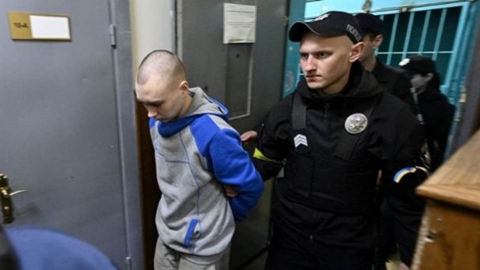 Imponen la cadena perpetua a primer soldado ruso juzgado por crímenes de guerra