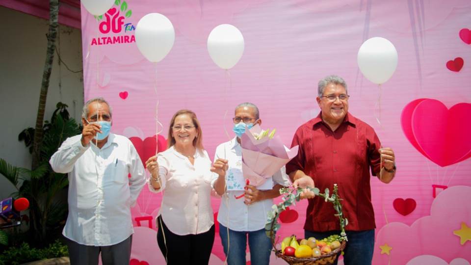 Reconocimiento a la Sra. María de la Luz Garza, sobreviviente de cáncer de mama