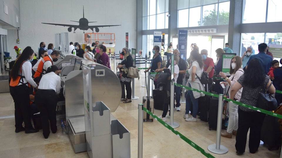 Agradecen usuarios de Viva Aerobús apertura de ruta de vuelo NLD-CDMX