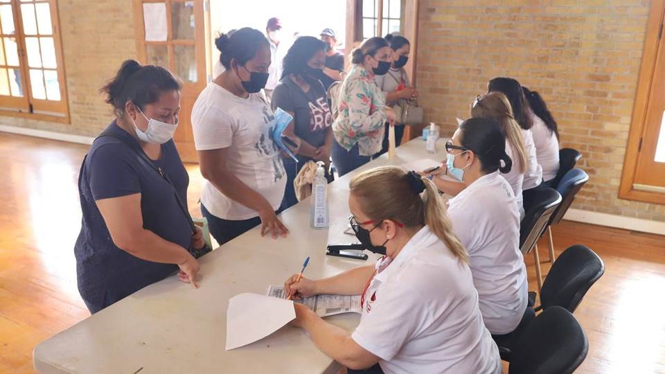Responden neolaredenses a registro mixto de vacunación contra COVID-19