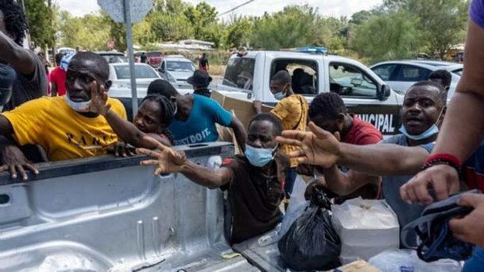 Inicia operativo binacional de contención de haitianos en Laredo y Nuevo Laredo