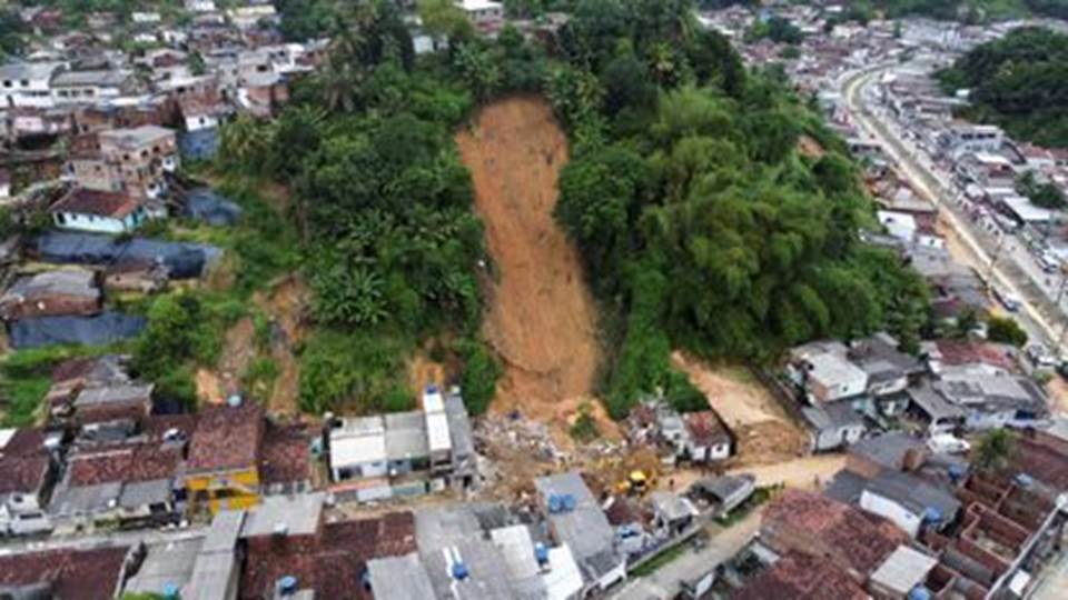 Aumenta a 93 los muertos por lluvias torrenciales en Brasil