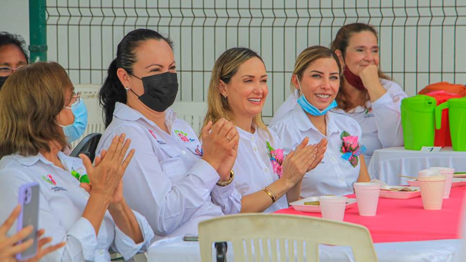 Celebra DIF Madero a abuelitas por el Día de la Madres