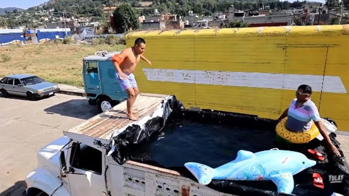 Convierten camión de volteo en alberca