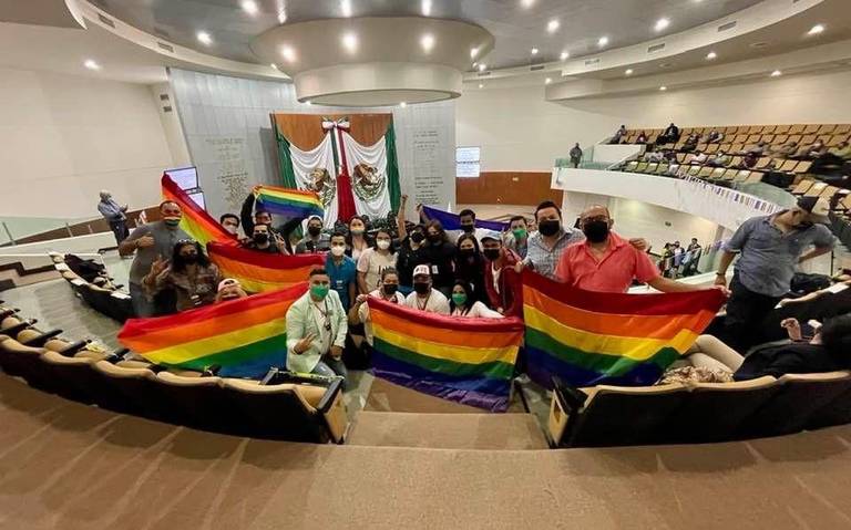 “Que adopten mejor un perro”, Gustavo Cárdenas sobre adopción de parejas gay