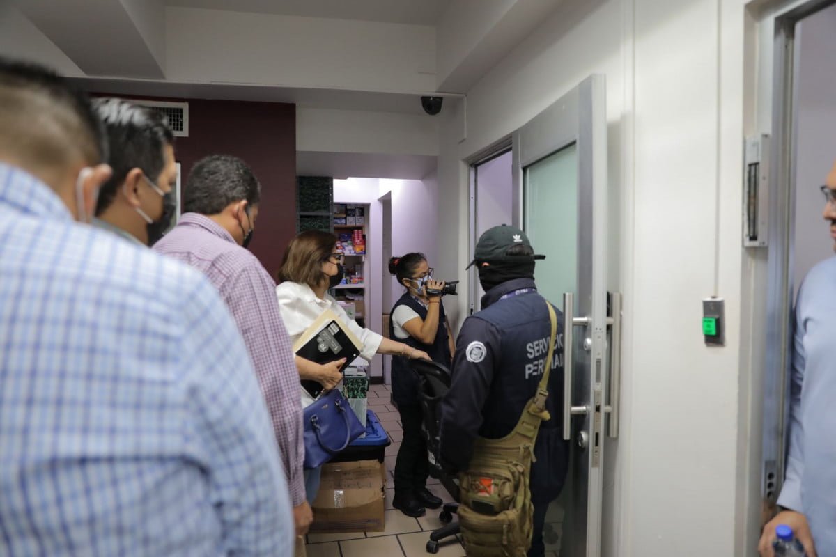 Irrumpen con armas de fuego elementos de la Fiscalía en oficinas de Nuevo Laredo