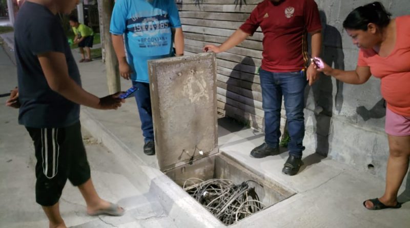 Sufren por falta de luz; llevan más de un día sin el servicio