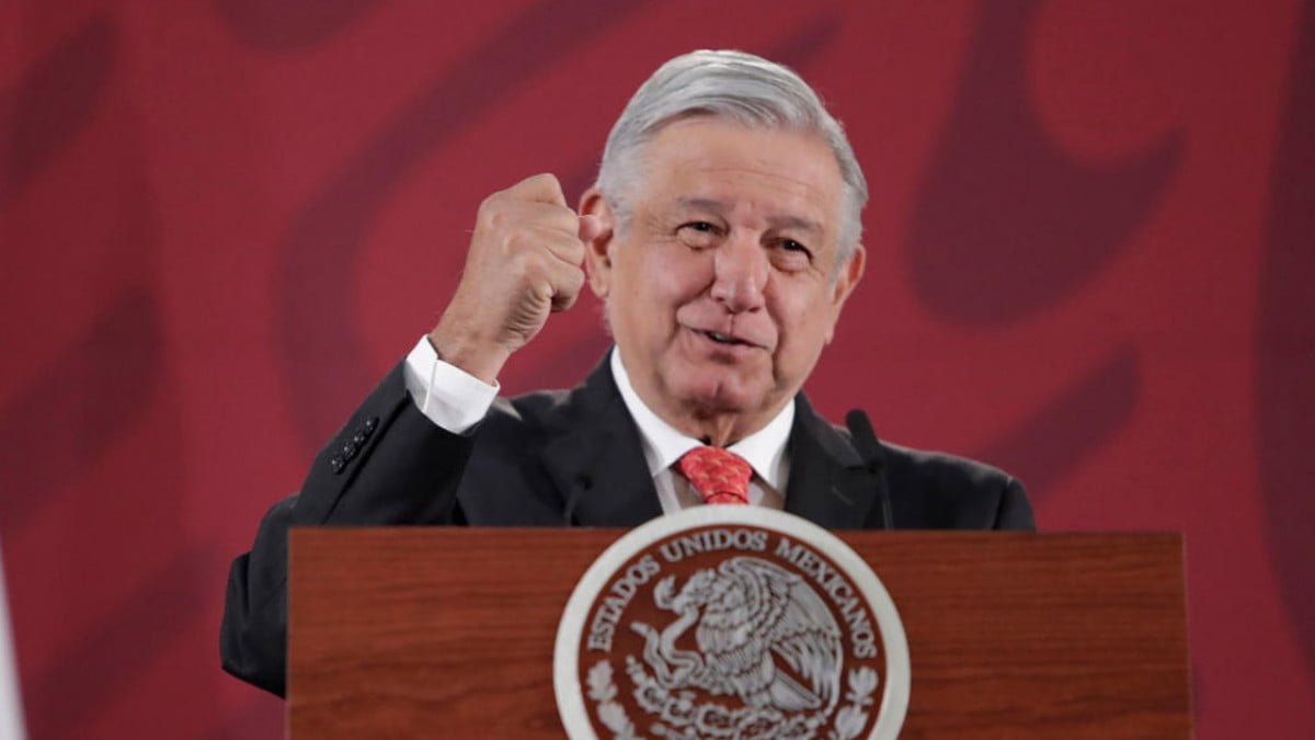Plantea AMLO exportar energía eléctrica a EU