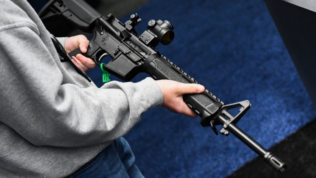 Estados Unidos prohibirá la venta de armas semiautomáticas a menores de 21 años