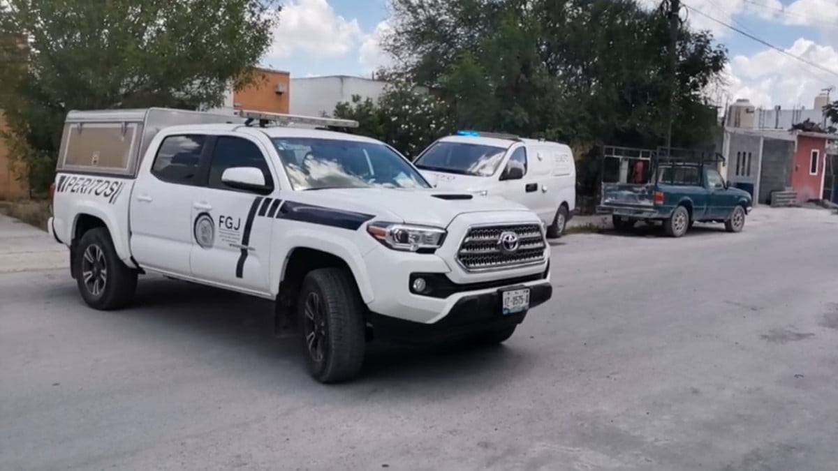 Encuentran a hombre asesinado a puñaladas en el interior de su domicilio