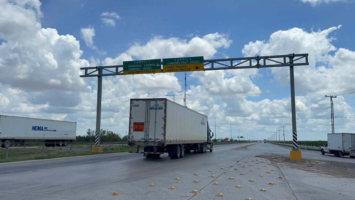 Se cae sistema en Puente del Comercio Mundial de Nuevo Laredo