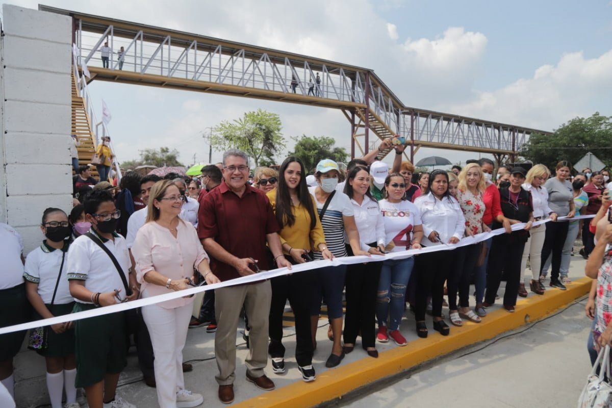 Inaugura Armando Martínez puente peatonal “La Retama”