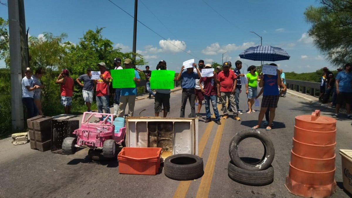 Pescadores bloquean carretera; exigen los incluyan en el programa de BienPesca