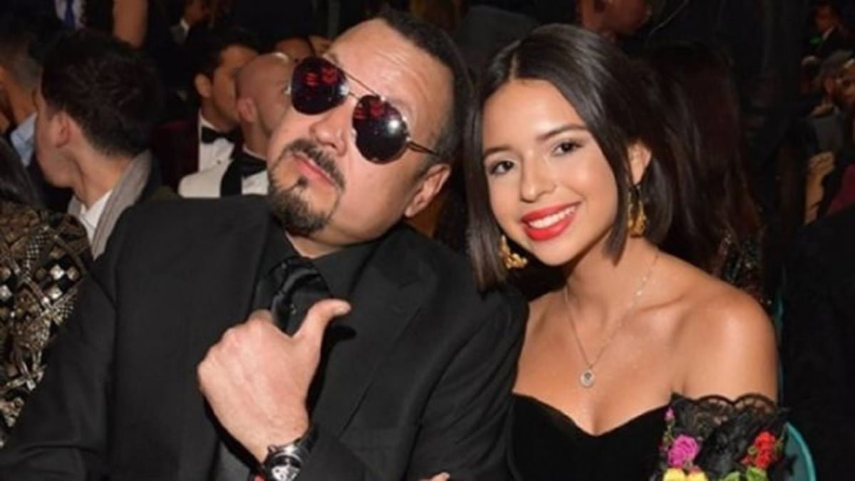 Pepe Aguilar le llama la atención a su hija Ángela en pleno concierto en Zacatecas
