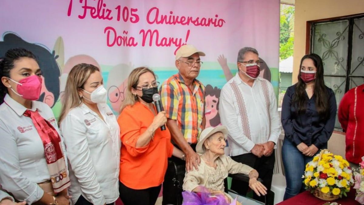 Festeja DIF Altamira a abuelita por su 105 aniversario