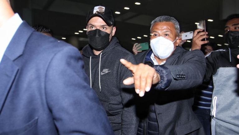 Caótica bienvenida a Cabecita Rodríguez: “Ni que fueras Messi”, le gritan